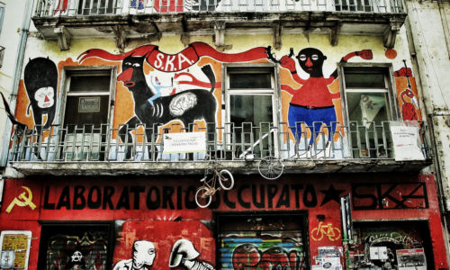 Il potere al popolo: cartographie des lieux occupés politiquement, culturellement et illégalement à Naples